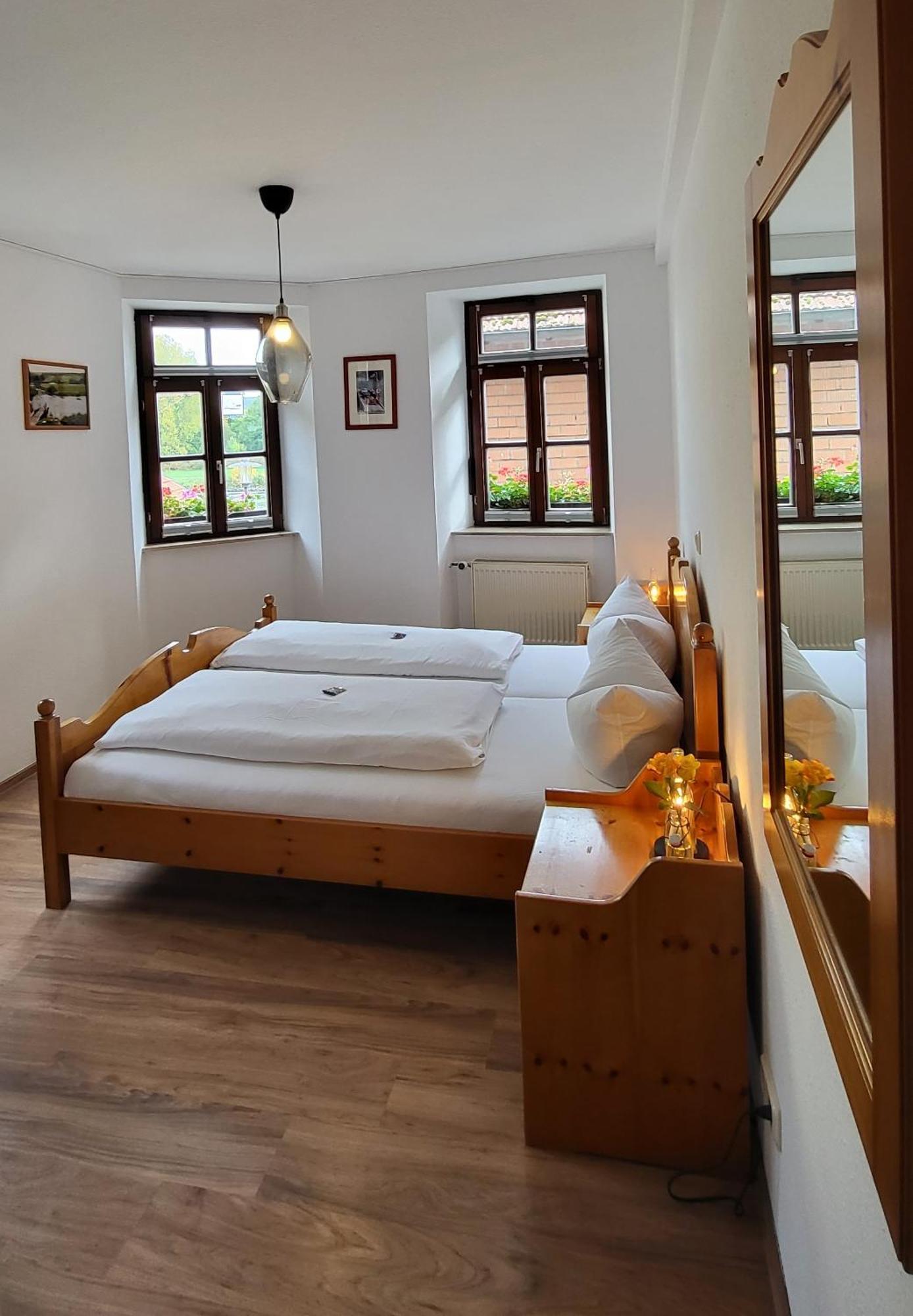 Gasthof Zum Schiff Obereisenheim ภายนอก รูปภาพ